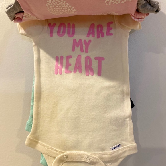 🔴 5 for $25 Bunny 5 Onesie Pack - Picture 4 of 8